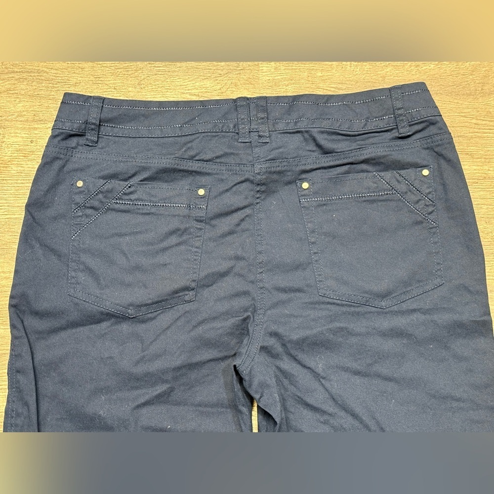 Dressbarn Women's Navy Bermudas - Picture 3 of 7